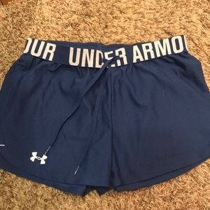 Under Armour womens S shorts